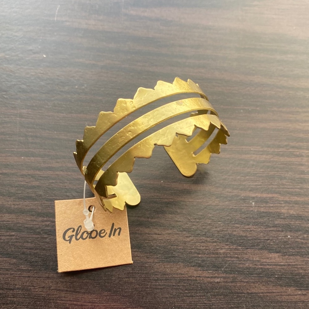 NWT Brass Elizabeth Cuff GlobeIn